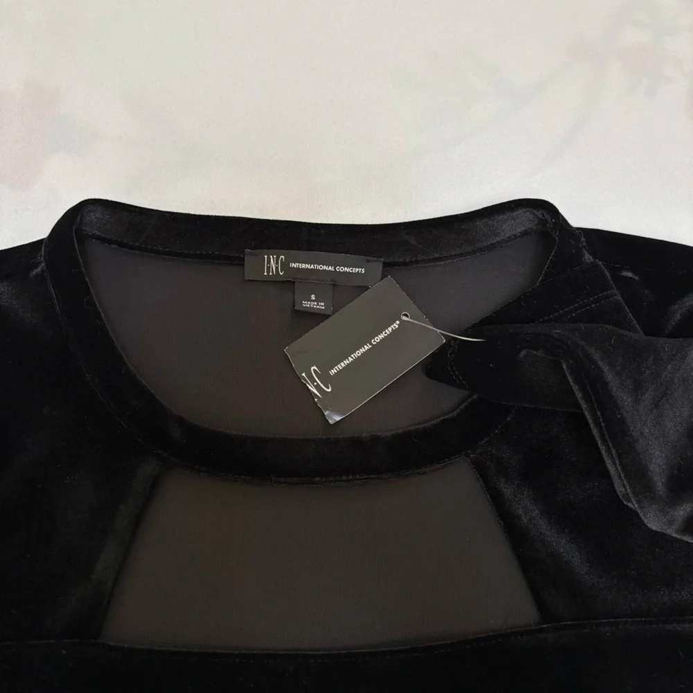 Velvet Cut Out Peephole‎ Keyhole Chest Long Sleeve Top New With Tags NWT goth